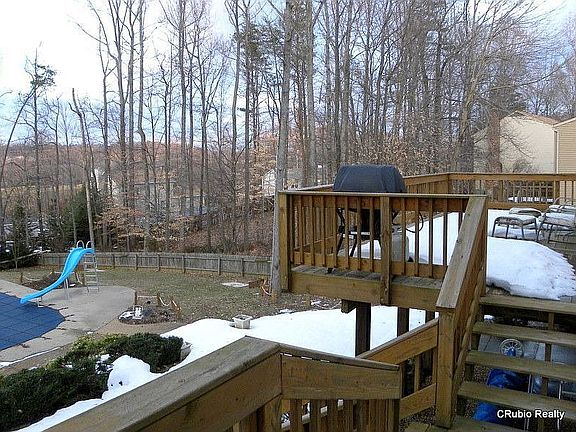 Multi-Decks/Fenced rear yard