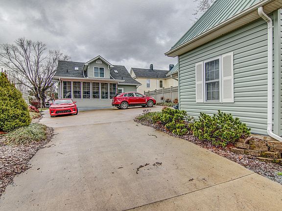 4th image of 1120 Kentucky Ave