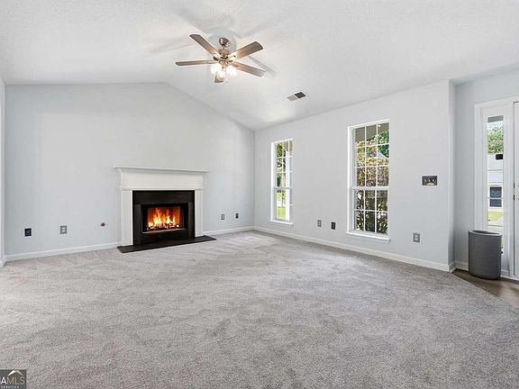 3rd image of 4582 Grove Park Way NW