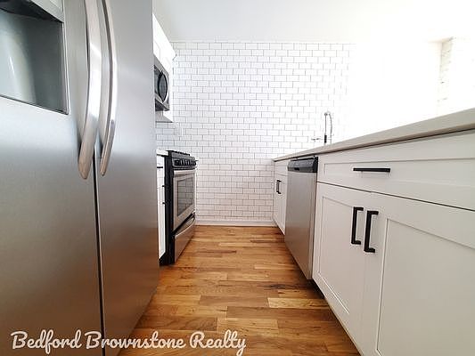 5th image of 589 Bainbridge St #1