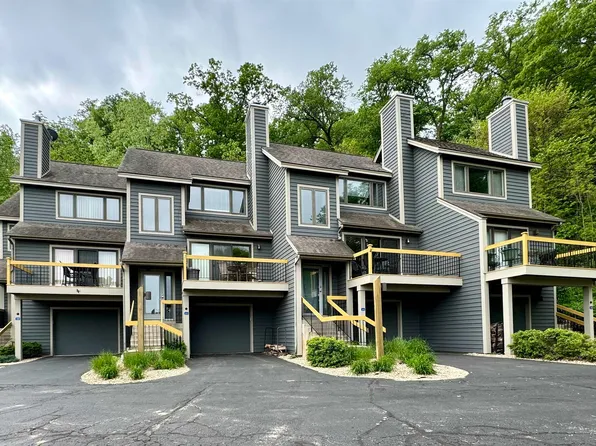 322 Territory Dr, Galena, IL 61036