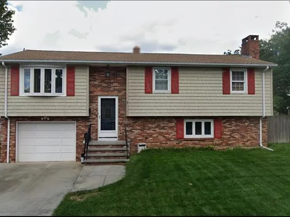 9 Whitaker Ave, Rumford, RI 02916