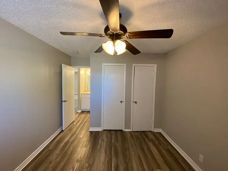 La Mesa Apartments — Photo 19