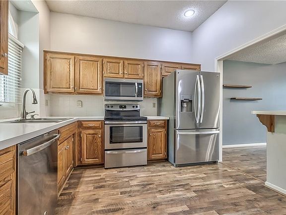 4th image of 6709 W 126th St