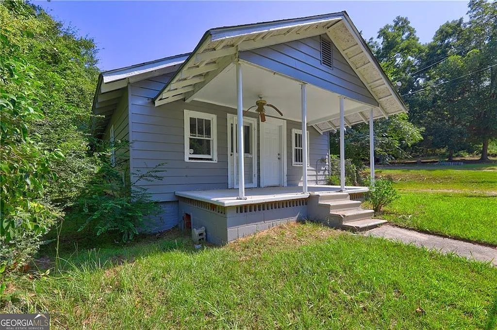 120 Caraker Ave photo 1
