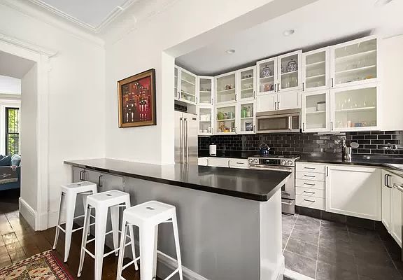 3rd image of 59 Saint Marks Ave