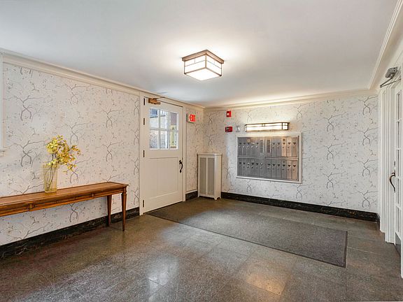 3rd image of 734 Noyes St APT O2