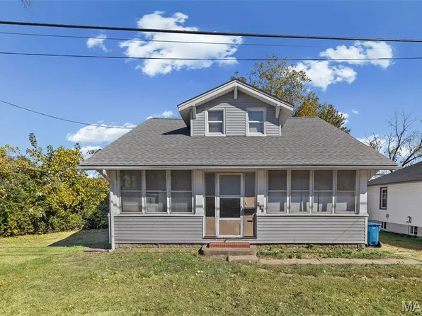 607 Milton Rd, Alton, IL 62002