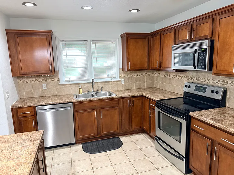 903 SW Lea Dr — Photo 4