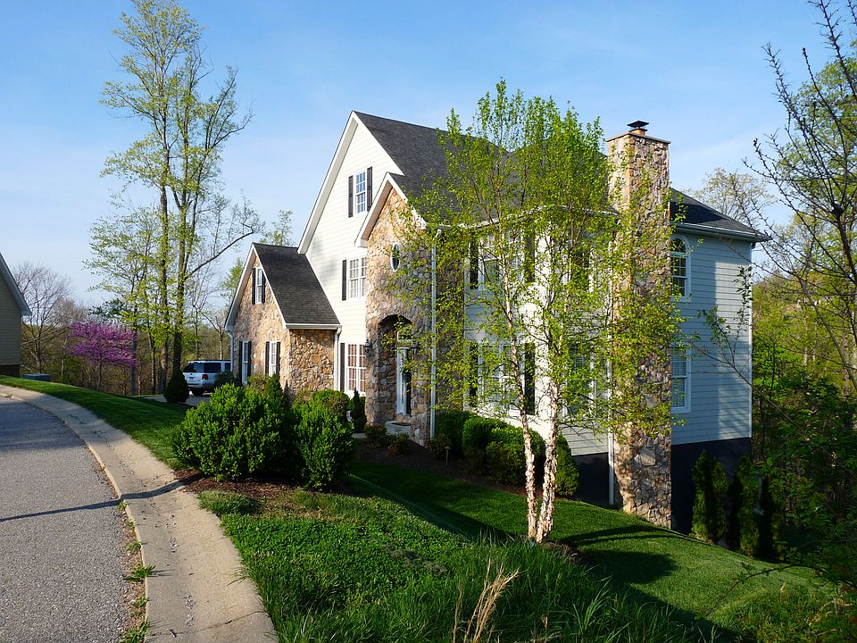 1st image of 304 Pinnacle Woods Dr.