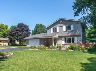36600 Clover Ln, Oconomowoc, WI 53066