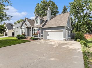 527 River St, Spring Lake, MI 49456