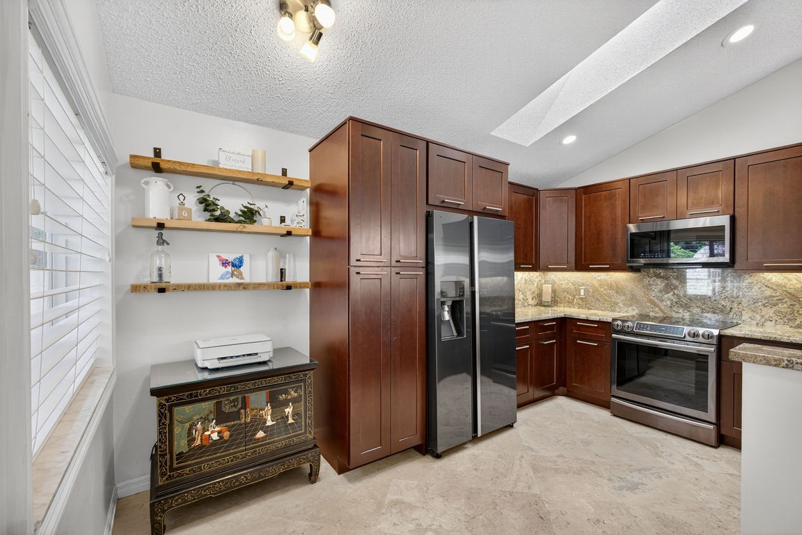 next background image