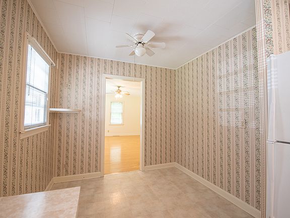 5th image of 327 Long St