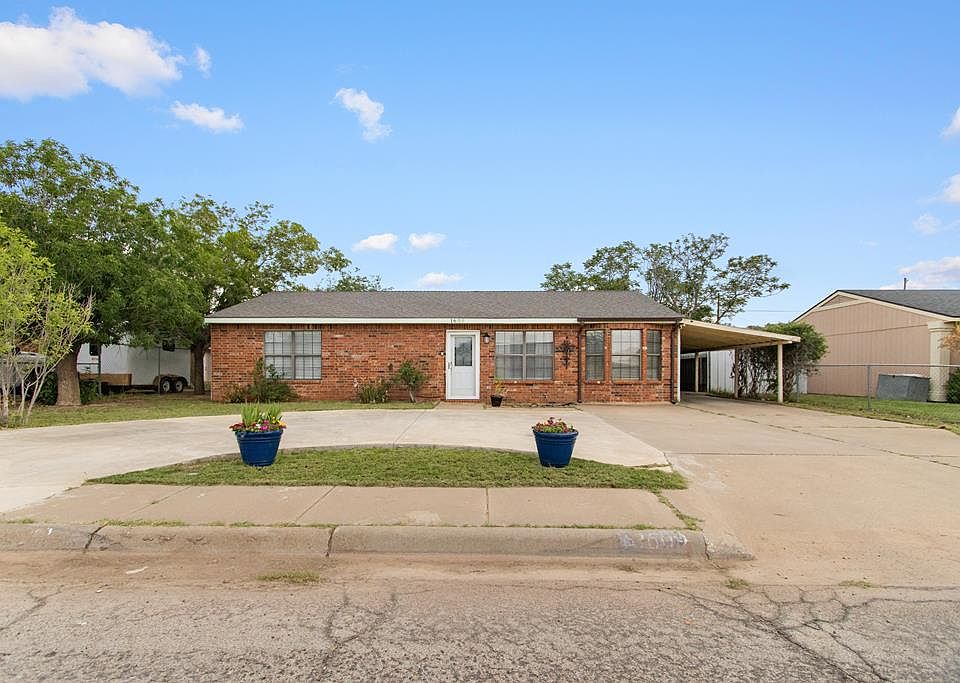 1st image of 1609 E Pecan Ave