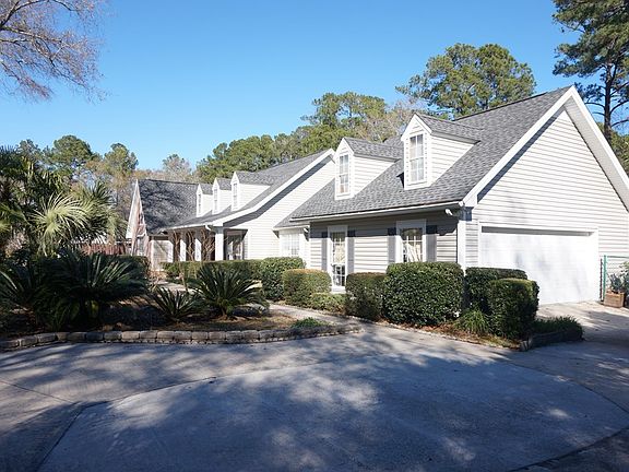 4th image of 1090 Riverdale Dr
