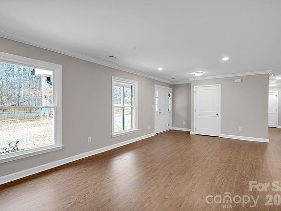 5th image of 6125 Holland Dr #6