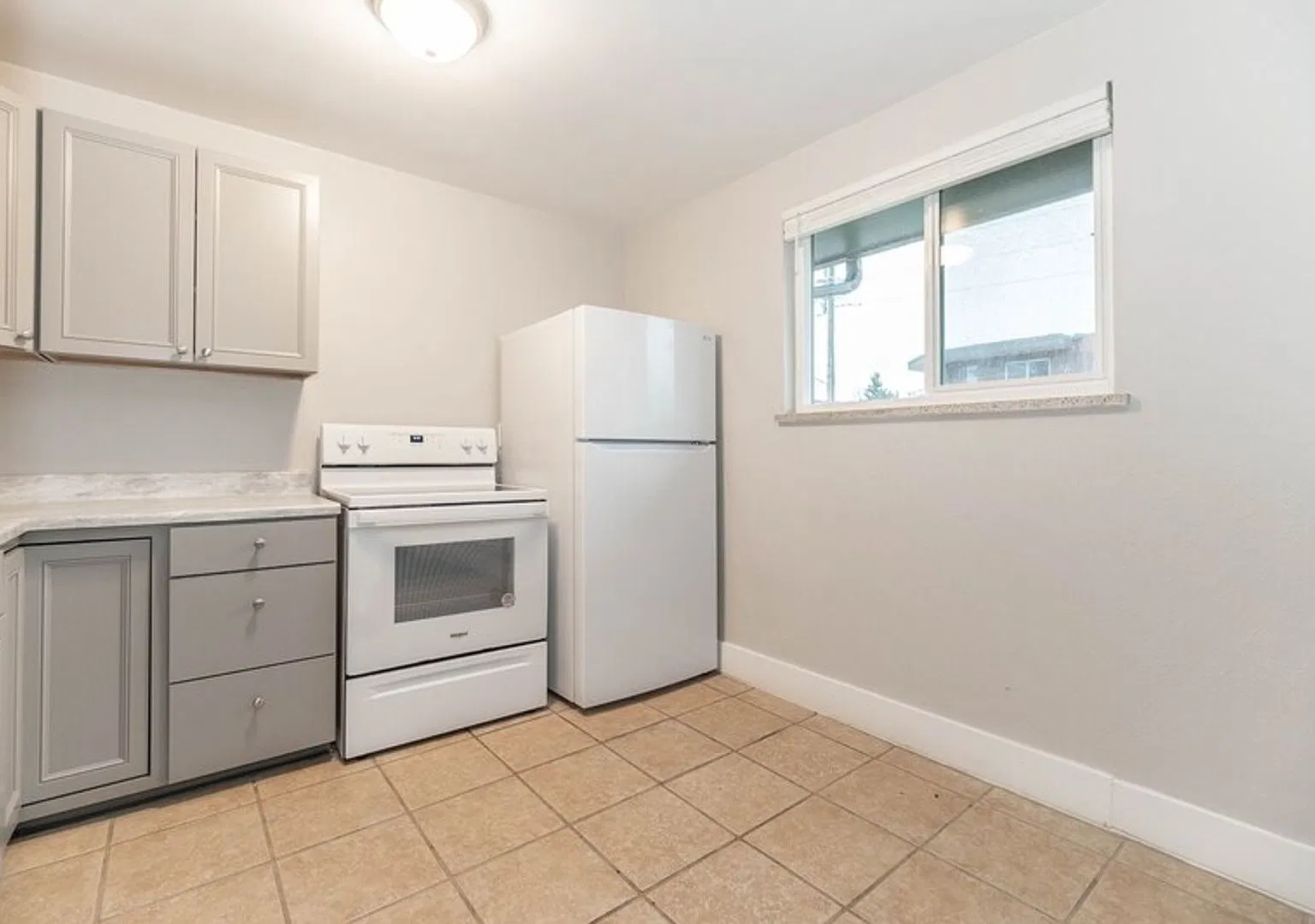 1 Month Free! Efficient & Charming 2-Bedroom Unit In East Denver — Photo 3