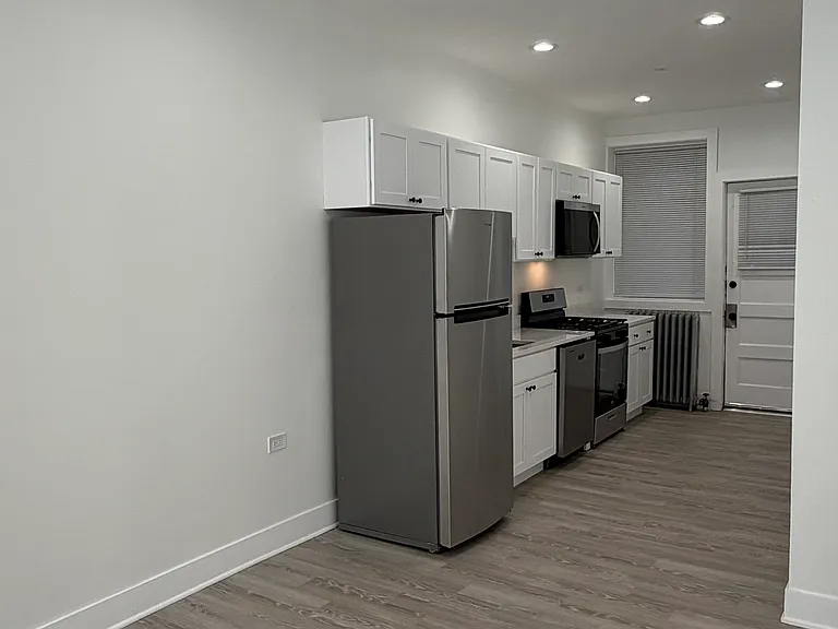 1546 W Arthur Ave #4 — Photo 6