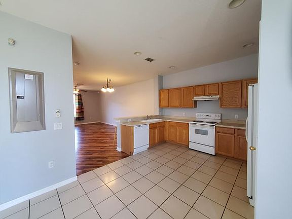 3rd image of 8881 Christie Dr