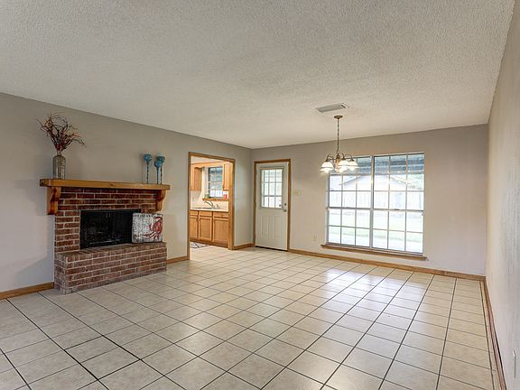 4th image of 1410 Dehart Dr