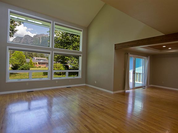 2nd image of 443 SE Alder Dr