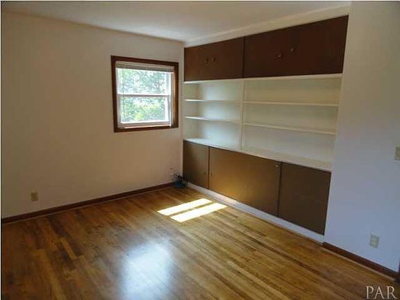 4th image of 3610 Forest Glen Dr