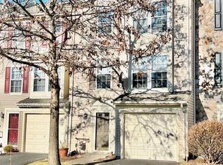 4059 Tournament Ct, Center Valley, PA 18034