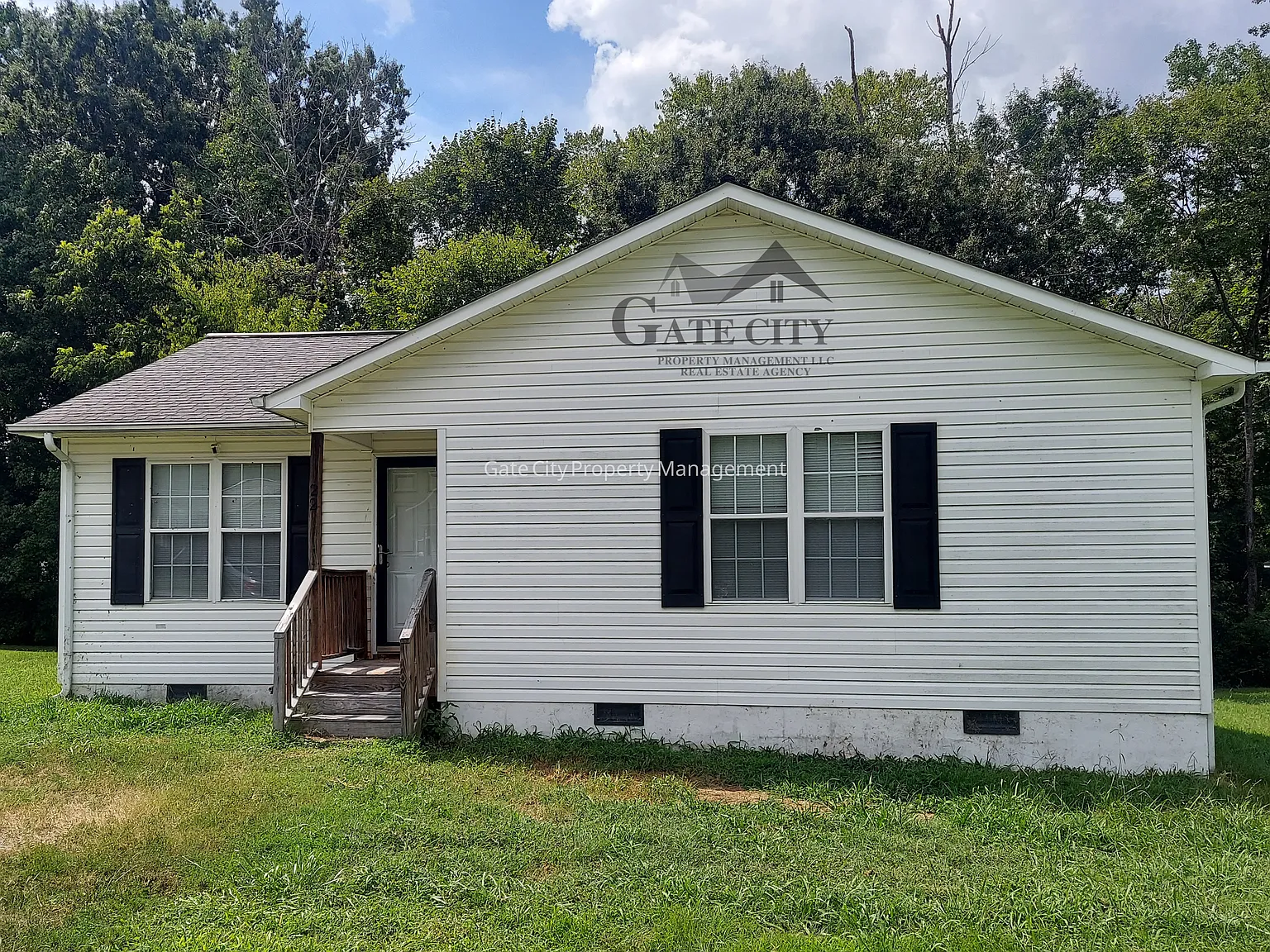 3 bed, 10 sqft, $1,425 — Photo 1