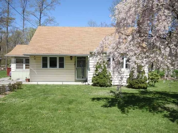 18 Forest St, Branchville, NJ 07826