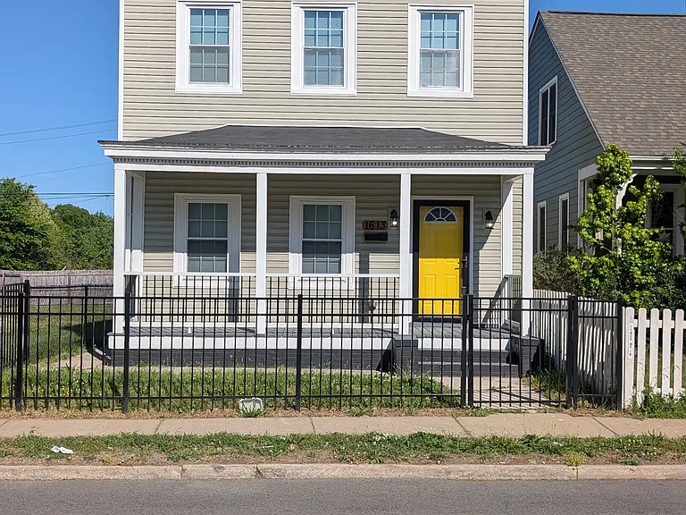 1613 Monteiro Ave — Photo 1
