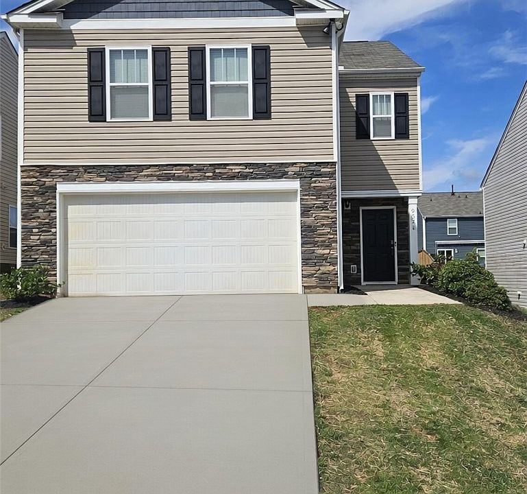 1st image of 902 Ashwood Way
