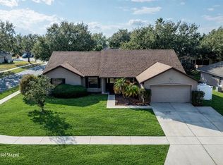 4530 Treasure Cay Rd, Tavares, FL 32778