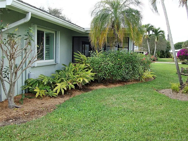 1843 SE Granada Ln — Photo 36