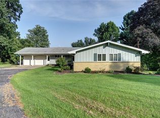 110 Sunview Dr, Beaver Falls, PA