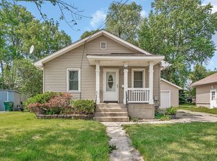 610 W South St, Plano, IL 60545