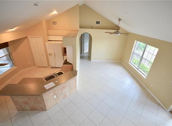 2nd image of 129 SE 21st St
