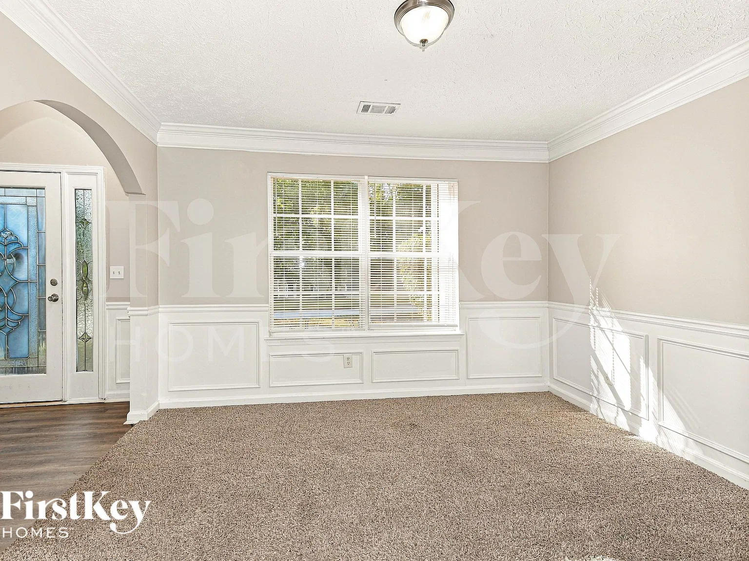 4 bed, 3.0 bath, 2504 sqft, $2,400 — Photo 3