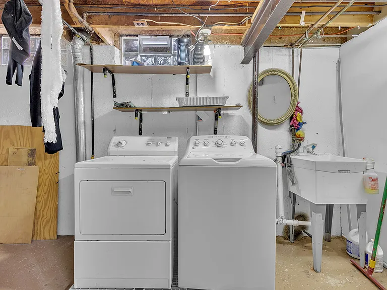 23520 Brandywynne St — Photo 48