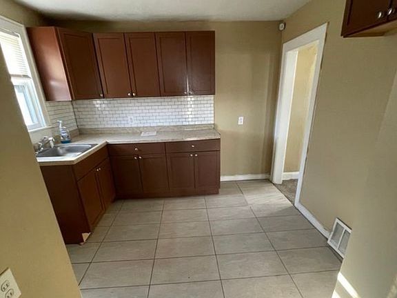 4th image of 3236 Walnut St