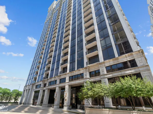 233 E 13th St APT 2402, Chicago, IL 60605