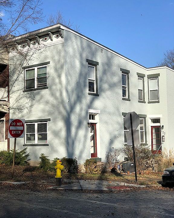 2nd image of 122 E 24th St
