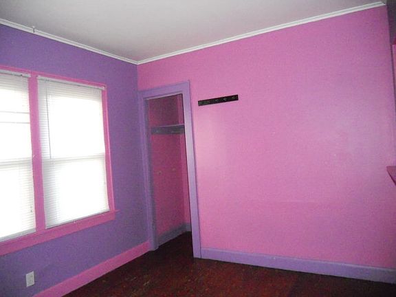 3rd image of 602 Oak St
