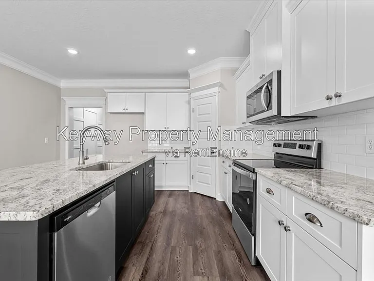 1001 Linsmore Ave — Photo 2