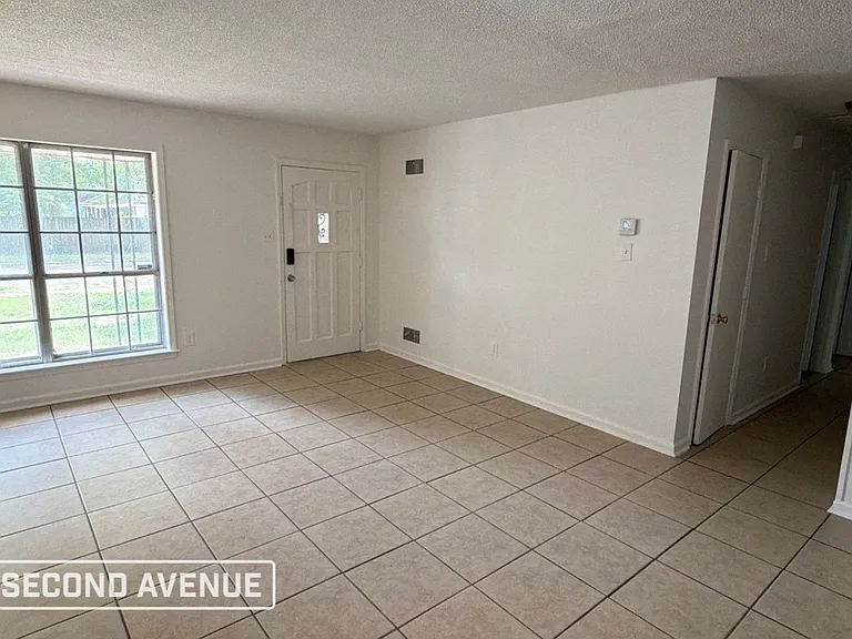 5052 Cedrick Ave — Photo 2