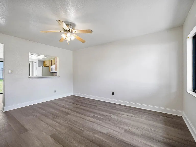 12062 Tift Cir — Photo 8