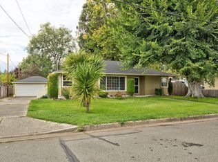 1088 SE Ashley Pl, Grants Pass, OR