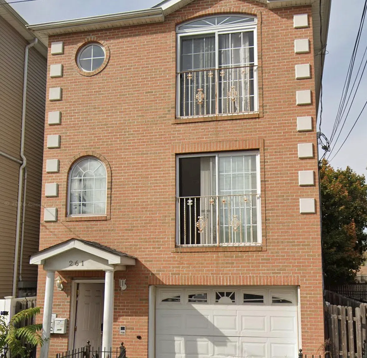 261 Halladay St — Photo 1
