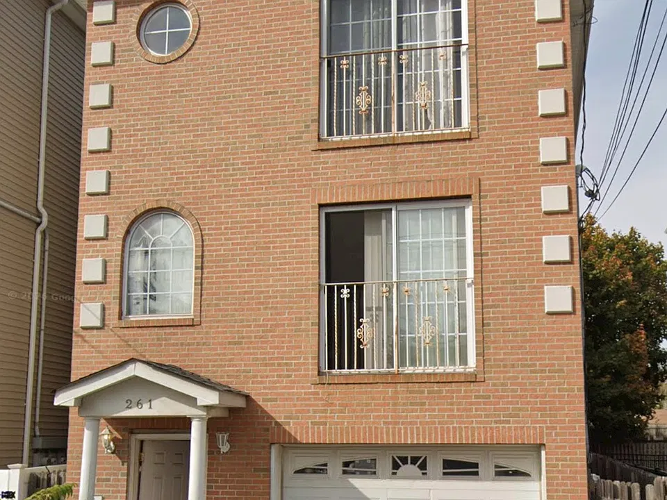 261 Halladay St #1