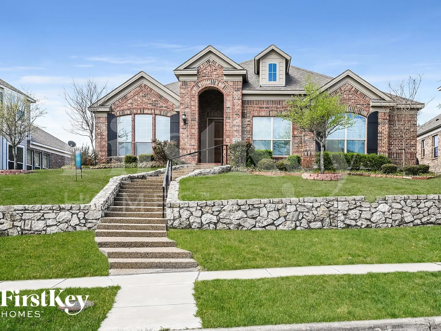 4 bed, 2.0 bath, 2702 sqft, $3,215 — Photo 1